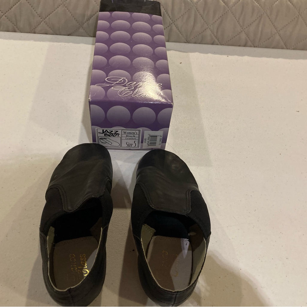 Jazz Shoes Size 5 By Dance Class Company In Original Box